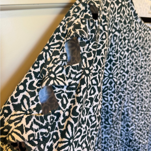 Ruby Rd. Green and White Patterned Short Sleeve Top - Picture 2 of 4